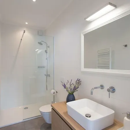 Luxury With Heated Pool Near & Split 别墅
