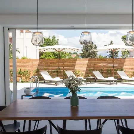 וילה Luxury Villa With Heated Pool Near Beach & Split Kaštela