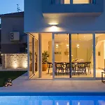 Villa Luxury Villa With Heated Pool Near Beach & Split Kaštela